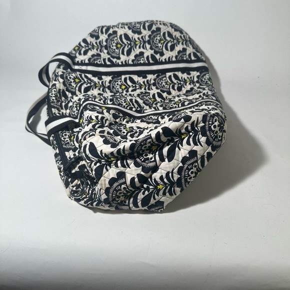 Vera Bradley Elegant Black and White Weekend Bag with Damask Pattern - Picture 4 of 5